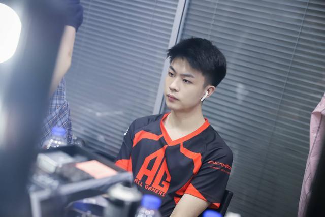 LOL官方全球战力榜：HLE第一，T1第二，BLG第四，TES第五