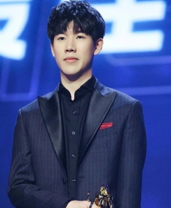 B8 击败 Fnatic ，而 Liquid 在 StarLadder Budapest Major 2025 Stage 2 中输给了 PARIVISION