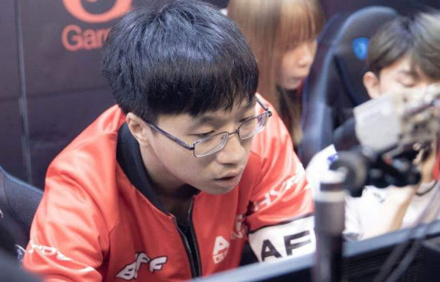 百家乐为什么要管住手（玩百家乐为何要谨慎出手）